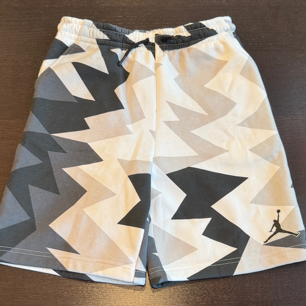 Jordan Kids Zigzag Shorts in Black and Gray